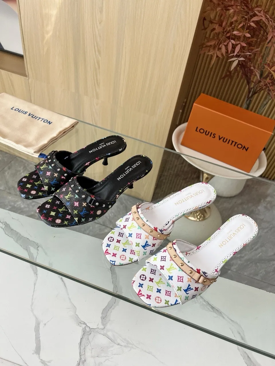 👟👟出厂价380👟👟  真皮底+30  LV35-43。 Heel height 5.5cm 35-43. Like a rubber sole. Genuine leather bottom +30